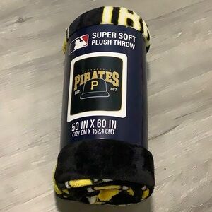 Pittsburgh Pirates Plush Throw Blanket